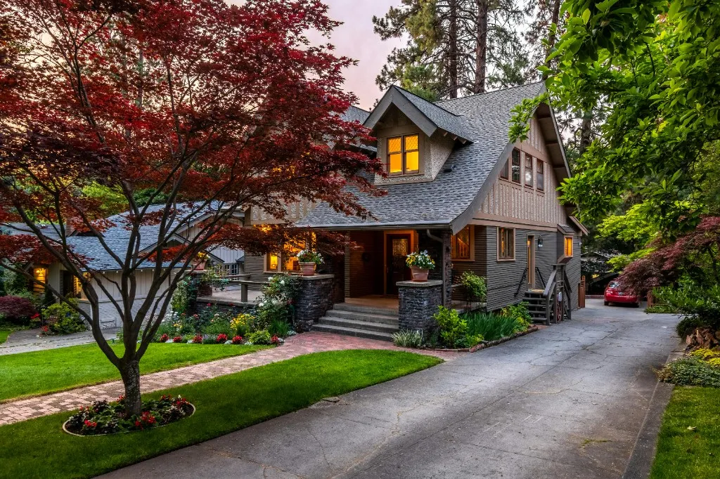 Subtle Mississauga & GTA homes backdrop behind call-to-action, Yanni Raposo real estate